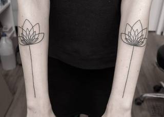 Geometryczne kwiaty lotosu / Tattoo Szelest Geometryczne kwiaty lotosu / Tattoo Szelest