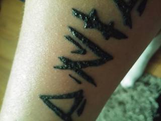 Witam wszystkich po 4 dniu po tatuazu i nocy z folia mialem takie jakby gluty pod folia nie wiem co to jest i tatuaz dziwnie wyglada rozni sie od drugiego na drugiej rece Witam wszystkich po 4 dniu po tatuazu i nocy z folia mialem takie jakby gluty pod folia nie wiem co to jest i tatuaz dziwnie wyglada rozni sie od drugiego na drugiej rece