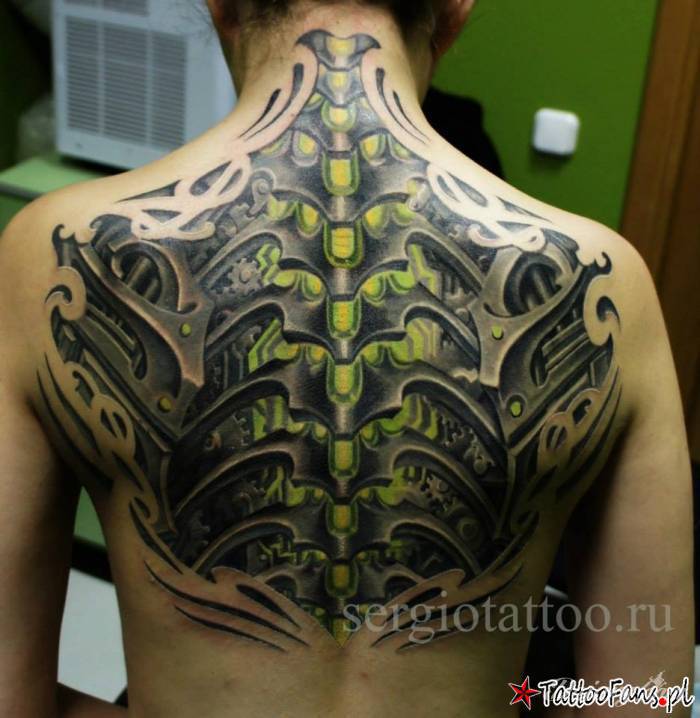 Tatuaże biomechaniczne znane są od lat. Tak naprawdę, moda na...
