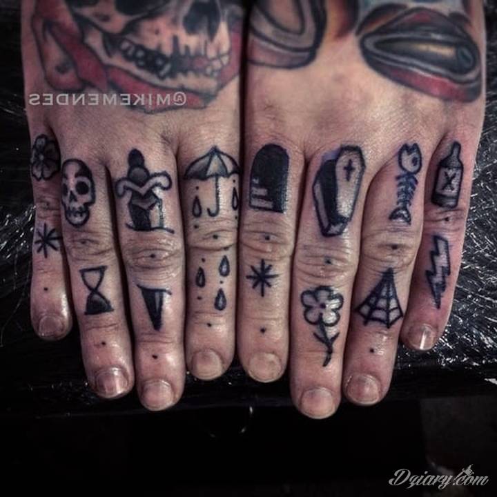 Tatuaże na palcach dłoni podbijają swoją specyfiką: lekkością, dyskretnością, możliwością...