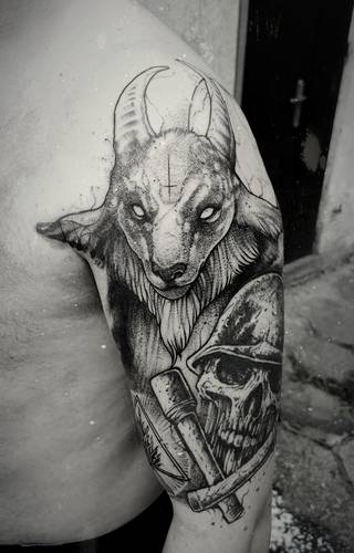 Galeria artysty: Maciej Karśnicki, Właściciel łódzkiego studia @strzygatattoo.  Maciej...