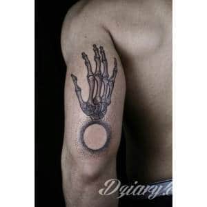 Jego prace będą wkrótce dostępne...