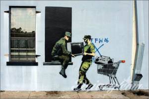 Tatuaże Banksy? Ktoś zna? lubię jego prace zaangażowane, krytykujące...