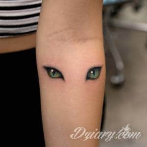 Tatuaże Tatuaże na stopach Mam dwa pomysły: Pierwszy to...