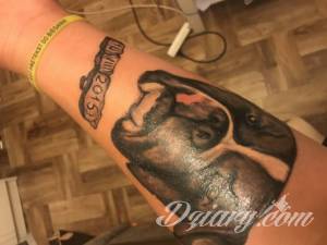 Myje dwa razy dziennie ,...