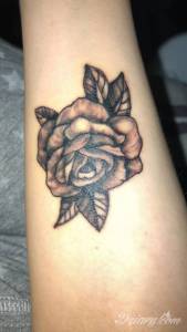 swędzi masakrycznie i zaczerwieniony jest...