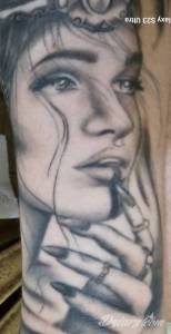 Tatuaże CZERWONE KROSTKI NA NOWYM TATUAZU Siemanko co to może być...