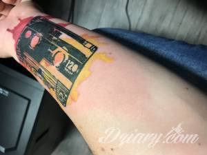 24 h po dziaraniu zrobil... Dziwny obrzęk po tatuazu