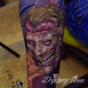 A oto moj komiksowy joker,... Przedramie