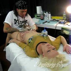 Hahahaha! http://dziary.com/post/3202-dziewczyna-dostaje-orgazmu-podczas-tatuowania Co o tym... Dziewczyna dostaje orgazmu podczas tatuowania!
