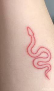 opuchniety/zaczerwieniony tatuaż