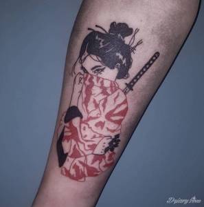 Hej! Jestem mloda pozytywna osoba,... Szukam pracy jako tatuażystka w ogolicy Kielc/Warszawy