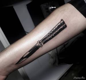 Hej! Jestem mloda pozytywna osoba,... Szukam pracy jako tatuażystka w ogolicy Kielc/Warszawy