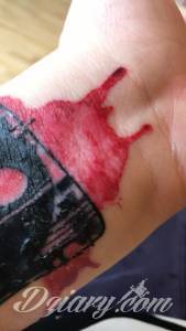 Czy kolor z tatuażu mi zszedł?