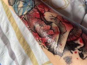 Krostki na świeżym tatuażu 