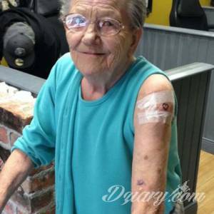 Historia tatuażu tej 79-letniej babci sprawi, że...