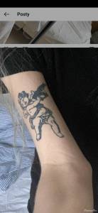 Ile może kosztować tatuaż aniołka z karabinem na ramieniu 5x5 cm