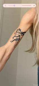 Ile może kosztować tatuaż aniołka z karabinem na ramieniu 5x5 cm