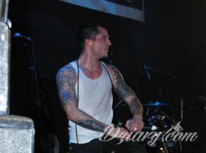 Cześć, Co to za wzór? Na... Tatuaż u wokalisty harcorowego zespołu