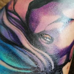 "Pęknięcie" na nowym tatuażu