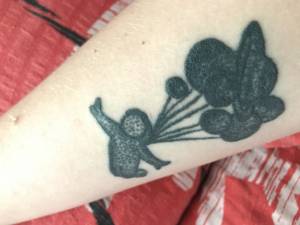 Swędzące i ciepłe miejsce na tatuażu