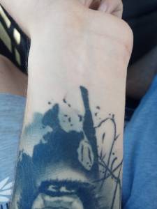 Tatuaż gnoi się po 6 miesiącach 