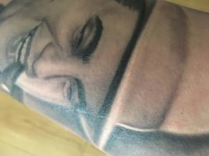 Zgrubienia zmarsaczenia na nowym tattol