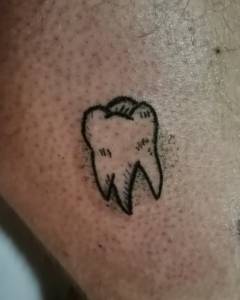 Witam, słowem wstępu wyjaśnię o... Hand Poke - dziennik jednego uda