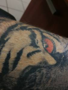 Biały tusz problem z kolorem. 