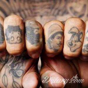 Pewien młody Kanadyjczyk przekonuje, że... Usuwanie tatuaży jeszcze nigdy nie było takie proste. Niechciany wzór wystarczy posmarować kremem.