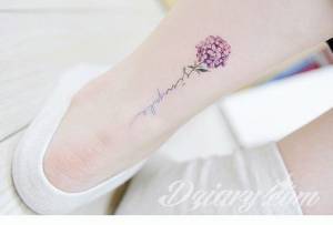 Minimalistyczne tatuaże - kto w Krakowie/Wrocławiu ma do tego rękę. 