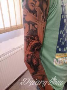 Ręką jak coś juz skończona.... rękaw tematyka religijna - podczas pracy