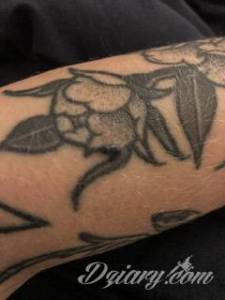 Dziwna narośl na tatuażu 