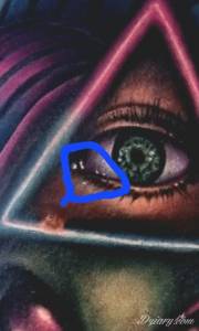 Białe kropki na tatuazu. 