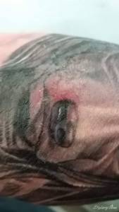 Czy to jakieś zapalenie na tatuażu?