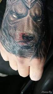 Czy to jakieś zapalenie na tatuażu?