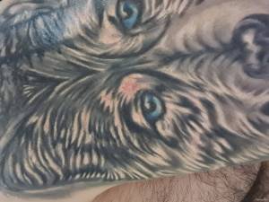 Przekrwienia po białym tuszu 