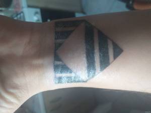 Tatuaz wyblakl po zluszczeniu skory 