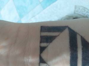 Tatuaz wyblakl po zluszczeniu skory 