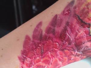 Witam :) Tatuaż robiłem w... Skóra pękła ale się nie łuszczy