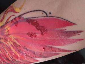 Witam :) Tatuaż robiłem w... Skóra pękła ale się nie łuszczy