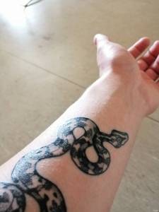 Witam, tatuaż robiony 7 dni... Wysypka? Potówki?