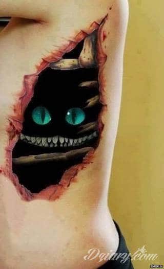 Tatuaże 3D intrygujące oko i prowadzące do swoistej gry ze zmysłami. Wzory, które na skórze łączą realizm i abstrakcję; graniczą z animacją i zachwycają doskonałością odwzorowania. Trójmiarowe tatuaże zadziwiają drobiazgowością kształtów i nadzwyczajną precyzją realizacji.