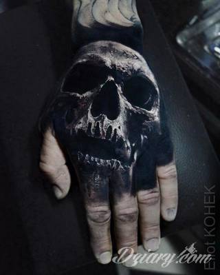 Tatuaże 3D intrygujące oko i prowadzące do swoistej gry ze zmysłami. Wzory, które na skórze łączą realizm i abstrakcję; graniczą z animacją i zachwycają doskonałością odwzorowania. Trójmiarowe tatuaże zadziwiają drobiazgowością kształtów i nadzwyczajną precyzją realizacji.