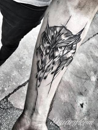 Tatuaże 3D intrygujące oko i prowadzące do swoistej gry ze zmysłami. Wzory, które na skórze łączą realizm i abstrakcję; graniczą z animacją i zachwycają doskonałością odwzorowania. Trójmiarowe tatuaże zadziwiają drobiazgowością kształtów i nadzwyczajną precyzją realizacji.