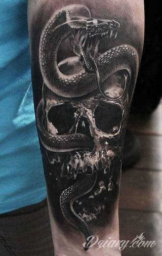 Tatuaże 3D intrygujące oko i prowadzące do swoistej gry ze zmysłami. Wzory, które na skórze łączą realizm i abstrakcję; graniczą z animacją i zachwycają doskonałością odwzorowania. Trójmiarowe tatuaże zadziwiają drobiazgowością kształtów i nadzwyczajną precyzją realizacji.