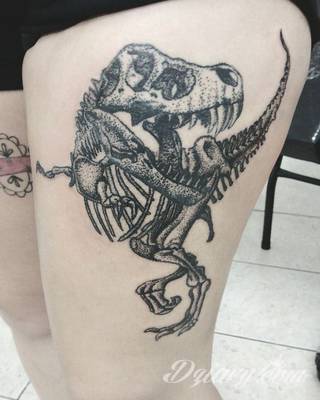 Tatuaże 3D intrygujące oko i prowadzące do swoistej gry ze zmysłami. Wzory, które na skórze łączą realizm i abstrakcję; graniczą z animacją i zachwycają doskonałością odwzorowania. Trójmiarowe tatuaże zadziwiają drobiazgowością kształtów i nadzwyczajną precyzją realizacji.