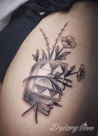 Tatuaże 3D intrygujące oko i prowadzące do swoistej gry ze zmysłami. Wzory, które na skórze łączą realizm i abstrakcję; graniczą z animacją i zachwycają doskonałością odwzorowania. Trójmiarowe tatuaże zadziwiają drobiazgowością kształtów i nadzwyczajną precyzją realizacji.