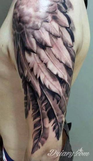 Tatuaże 3D intrygujące oko i prowadzące do swoistej gry ze zmysłami. Wzory, które na skórze łączą realizm i abstrakcję; graniczą z animacją i zachwycają doskonałością odwzorowania. Trójmiarowe tatuaże zadziwiają drobiazgowością kształtów i nadzwyczajną precyzją realizacji.