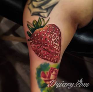 Tatuaże 3D intrygujące oko i prowadzące do swoistej gry ze zmysłami. Wzory, które na skórze łączą realizm i abstrakcję; graniczą z animacją i zachwycają doskonałością odwzorowania. Trójmiarowe tatuaże zadziwiają drobiazgowością kształtów i nadzwyczajną precyzją realizacji.